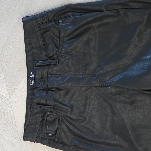 Judy Blue Faux Leather Pants Straight Leg High Rise Tummy Control Black 9/29 - Picture 3 of 9